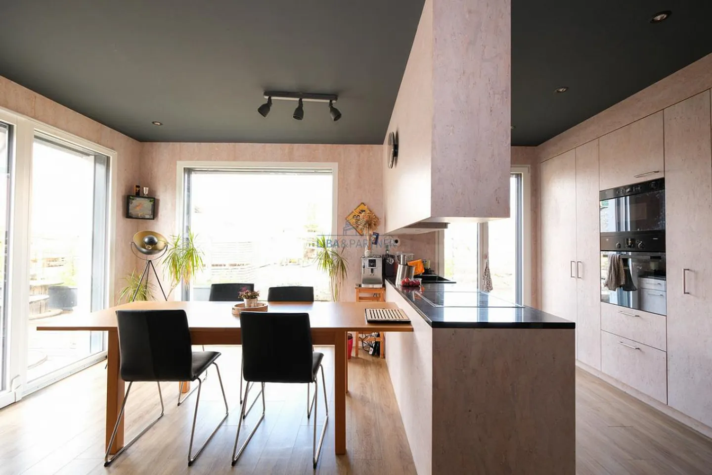 900m² Commercial Space: Top Infrastructure, Versatile Use, Sustainable - Photo 11 of 13