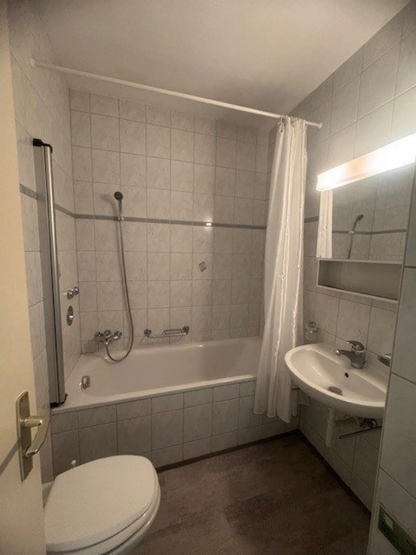 Apartment with 2.0 rooms on the 4th floor - Photo 3 of 3