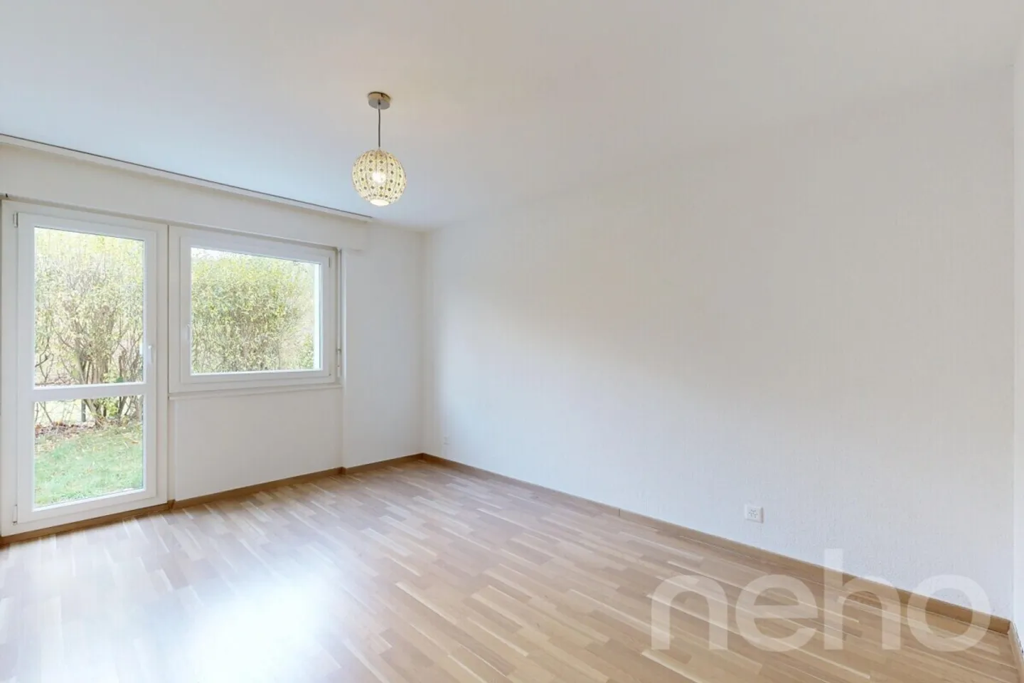 Renovated 3.5-room apartment with large private terrace - Photo 5 of 12
