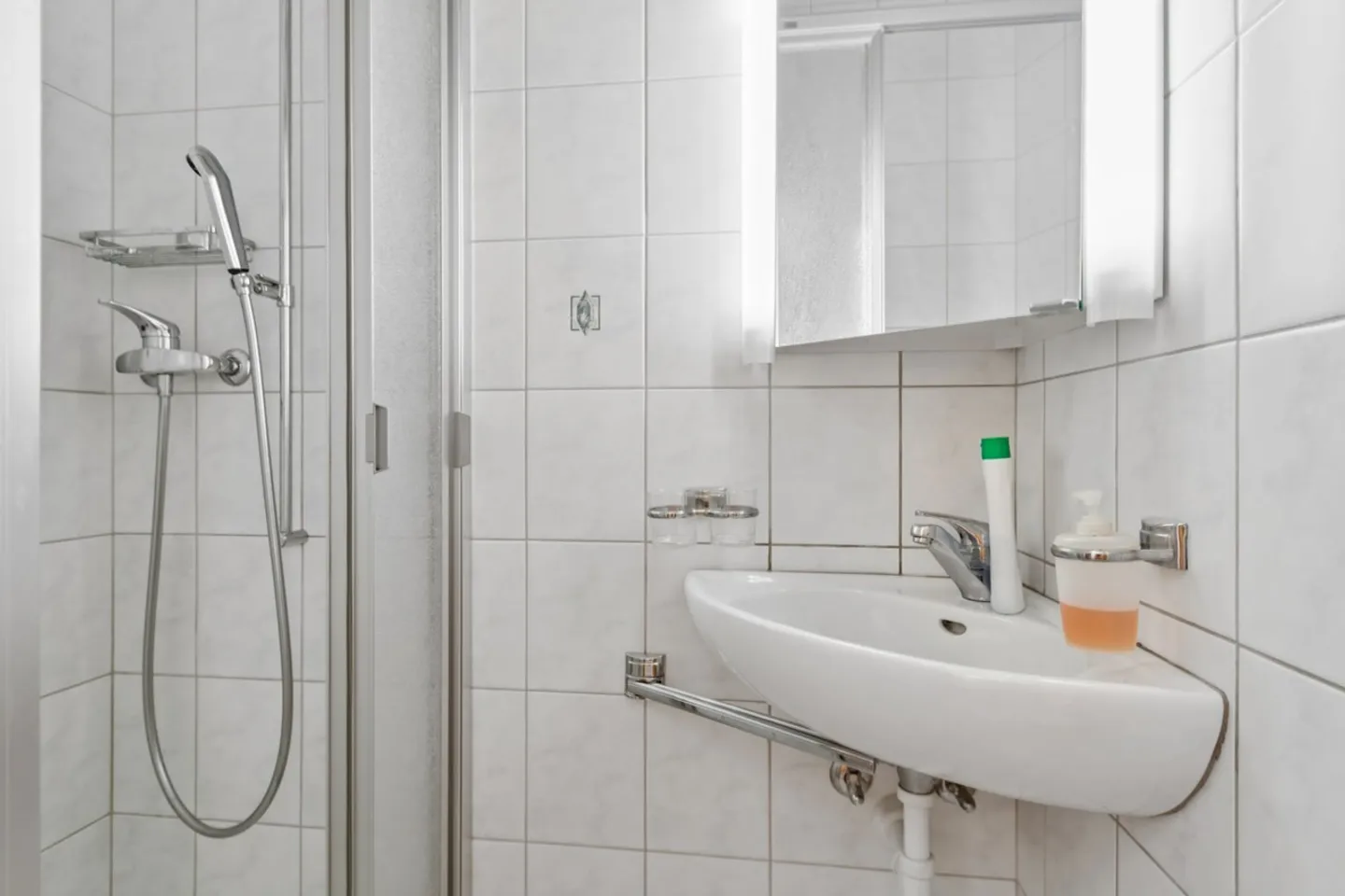 Maison mitoyenne avec de belles possibilités de rénovation - Photo 4 sur 6