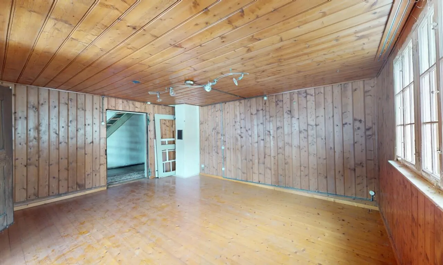 Casa bifamiliare di 8 stanze sotto tutela in posizione centrale - Foto 5 di 13