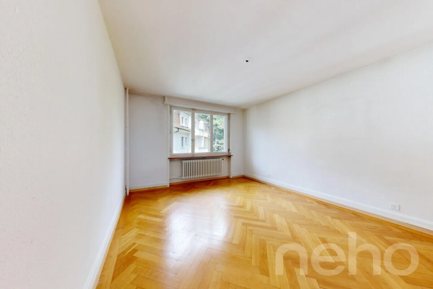 Charming Apartment with Garage - Photo 4 of 12