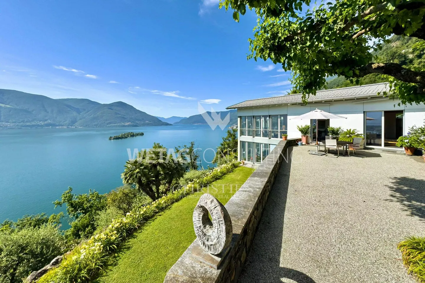 Villa elegante con giardino, terrazze e vista mozzafiato sul lago a ... - Foto 2 di 13
