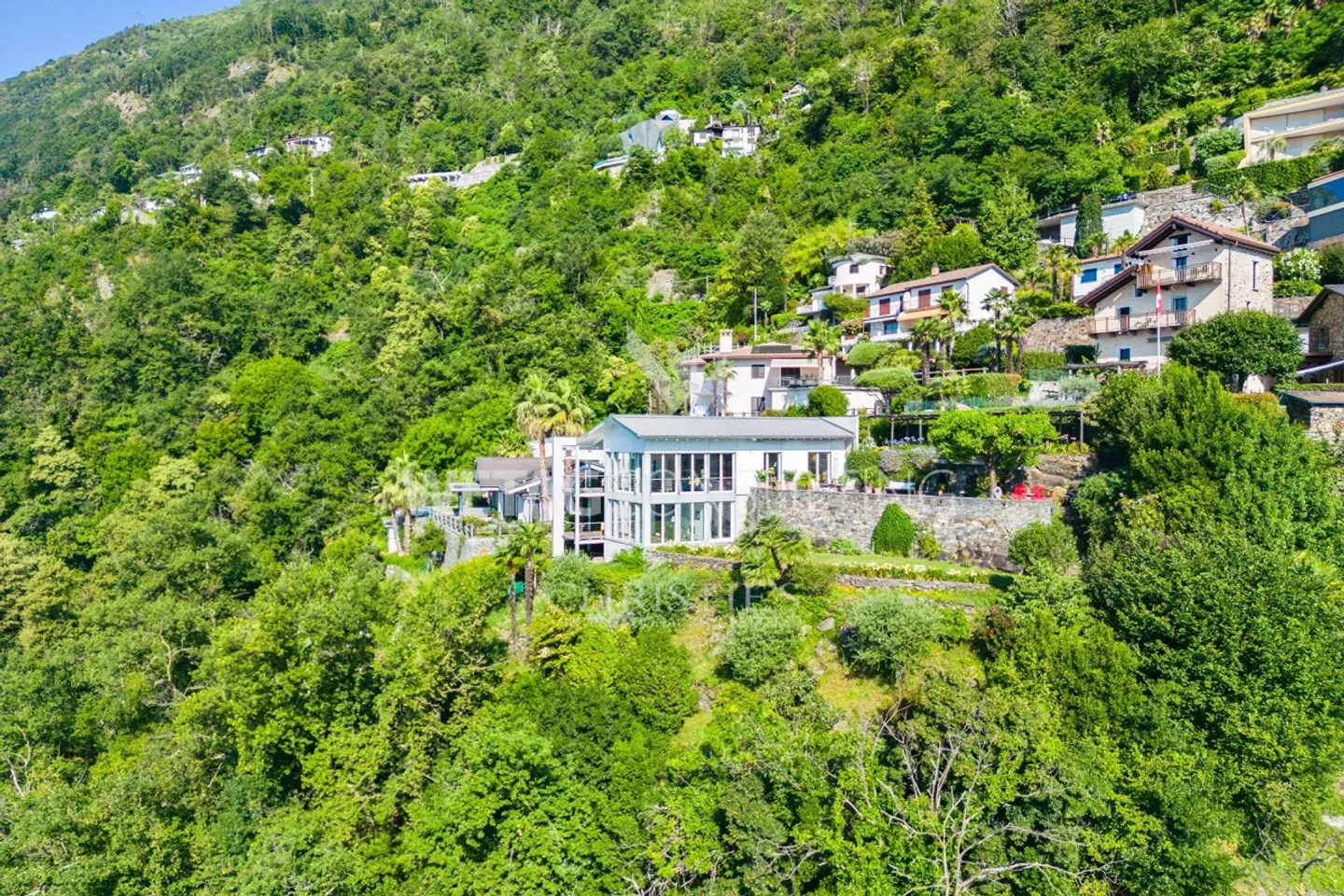 Villa elegante con giardino, terrazze e vista mozzafiato sul lago a ... - Foto 1 di 13