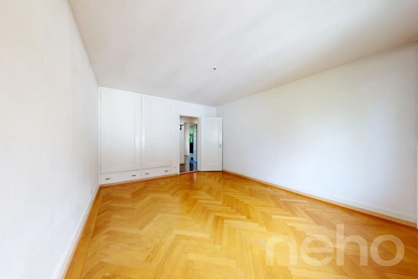 Charming Apartment with Garage - Photo 5 of 12