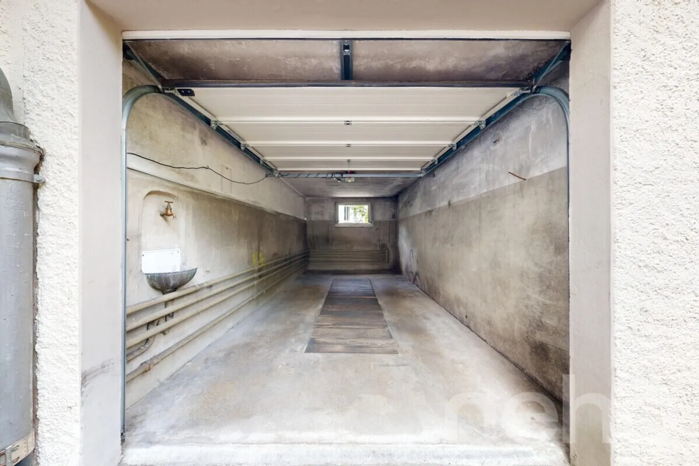 Charming Apartment with Garage - Photo 11 of 12
