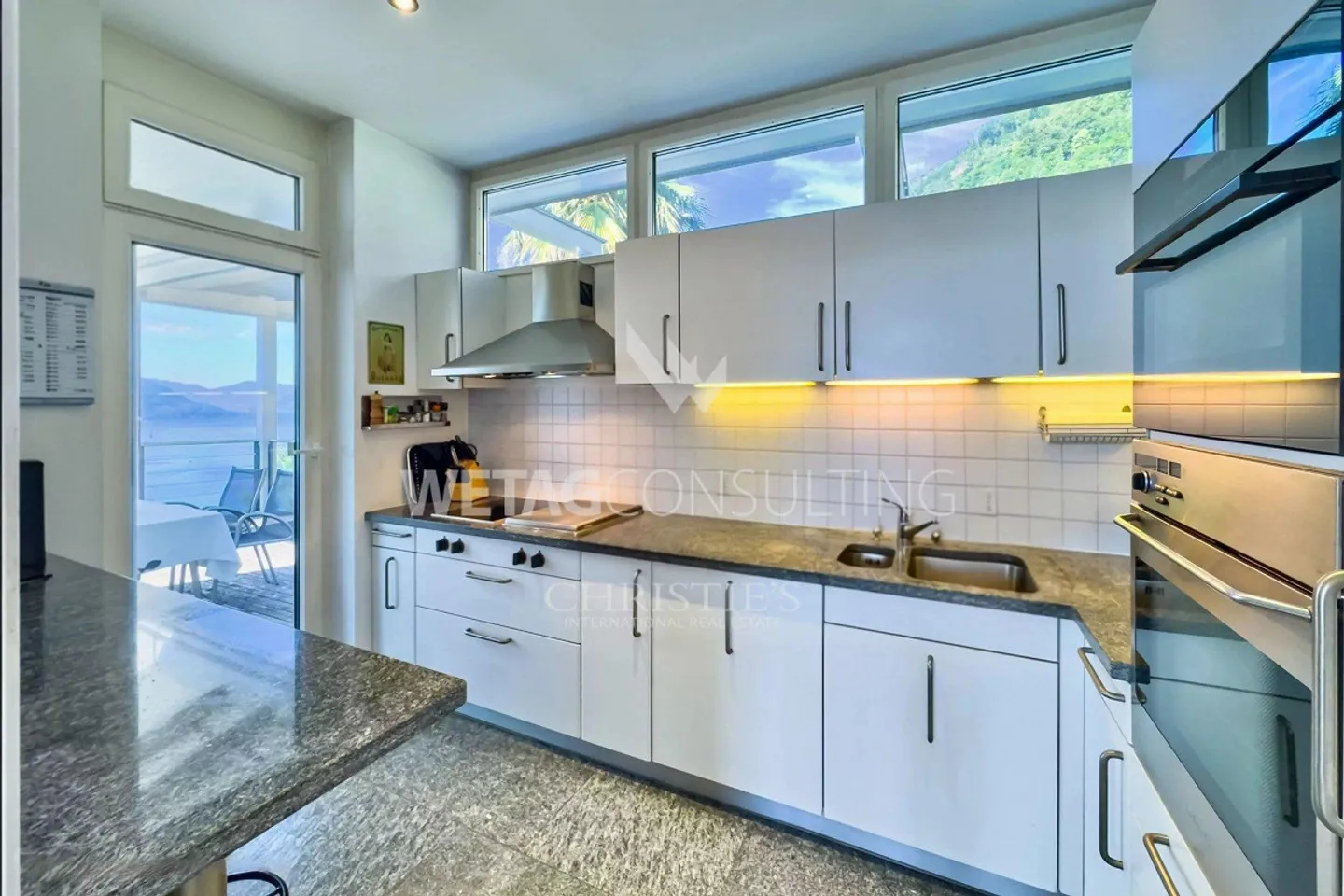 Villa elegante con giardino, terrazze e vista mozzafiato sul lago a ... - Foto 5 di 13