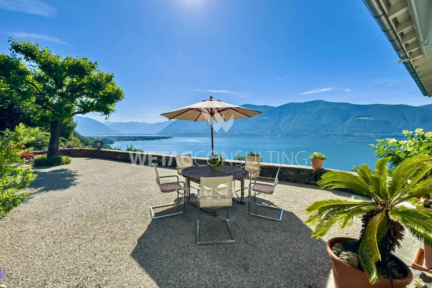Villa elegante con giardino, terrazze e vista mozzafiato sul lago a ... - Foto 6 di 13