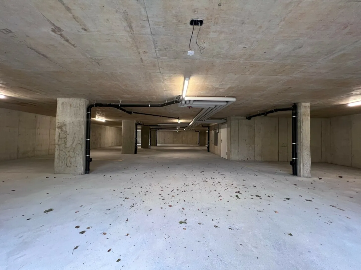 Indoor parking spaces for rent - Photo 2 of 3