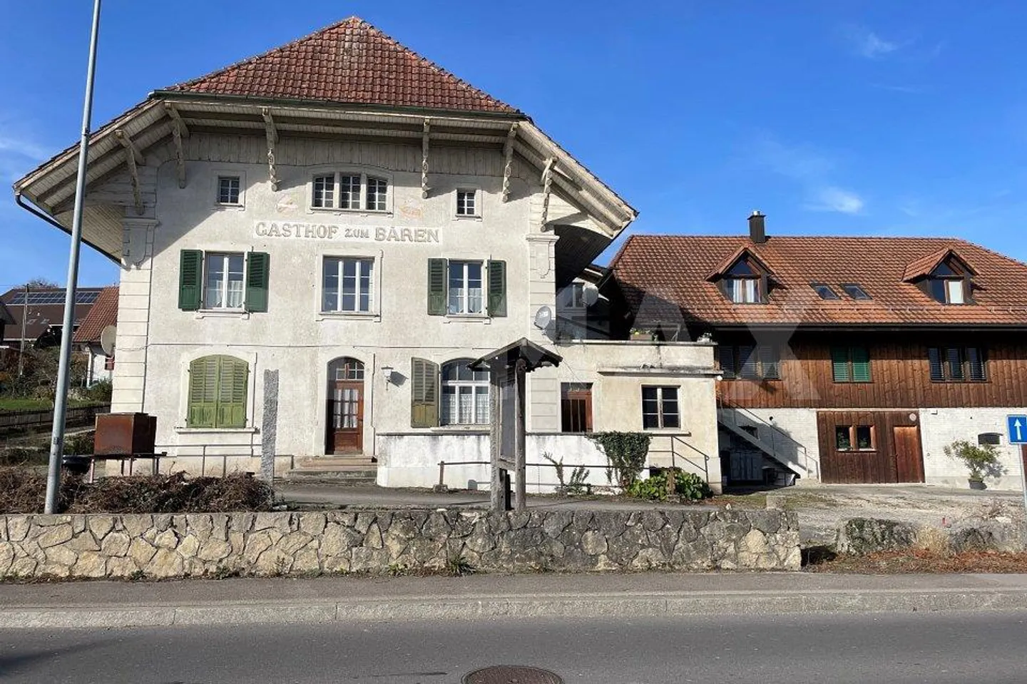 Propriété spacieuse avec étude de faisabilité pour un développement possible - Photo 2 sur 13
