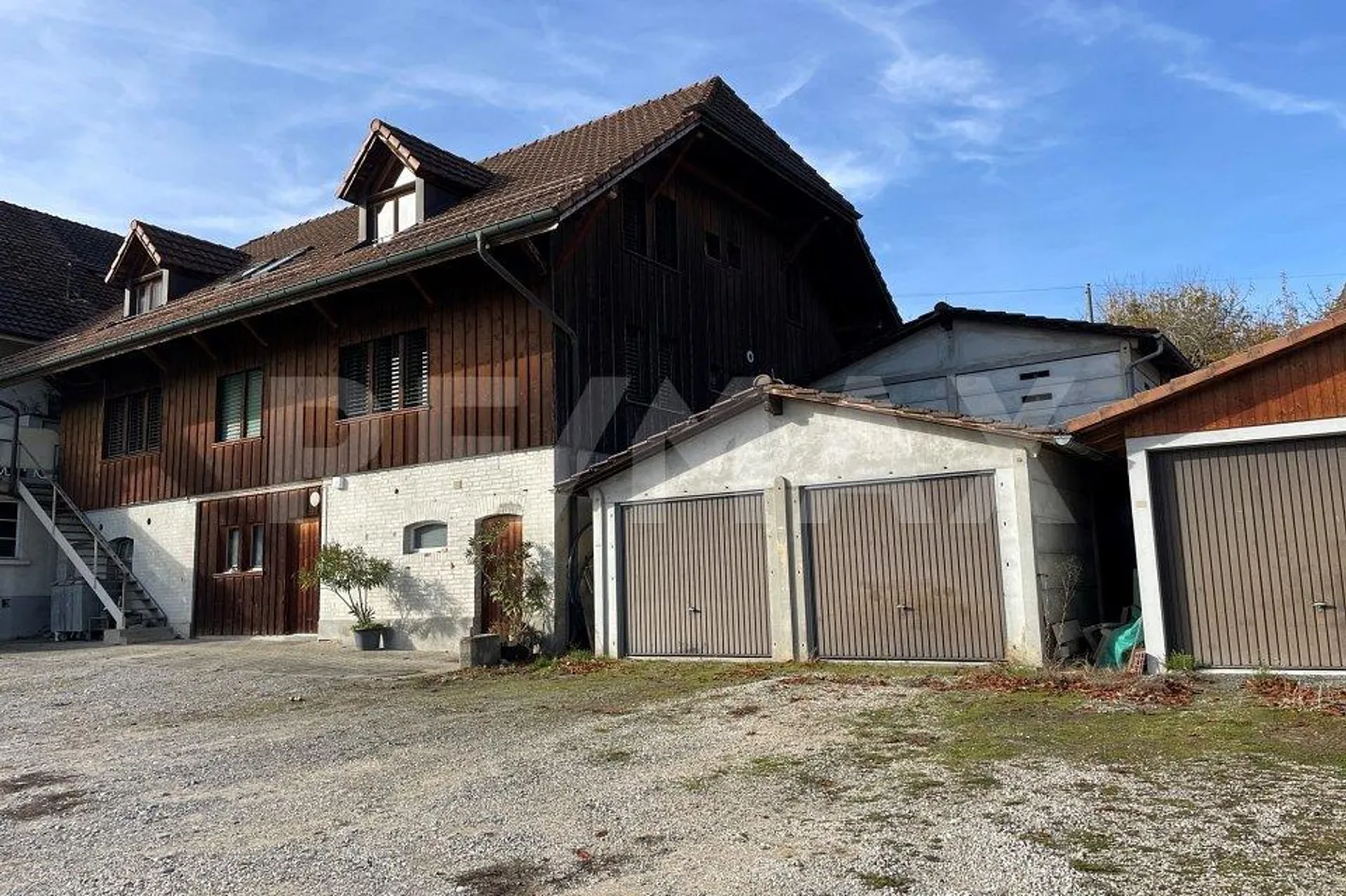 Propriété spacieuse avec étude de faisabilité pour un développement possible - Photo 8 sur 13