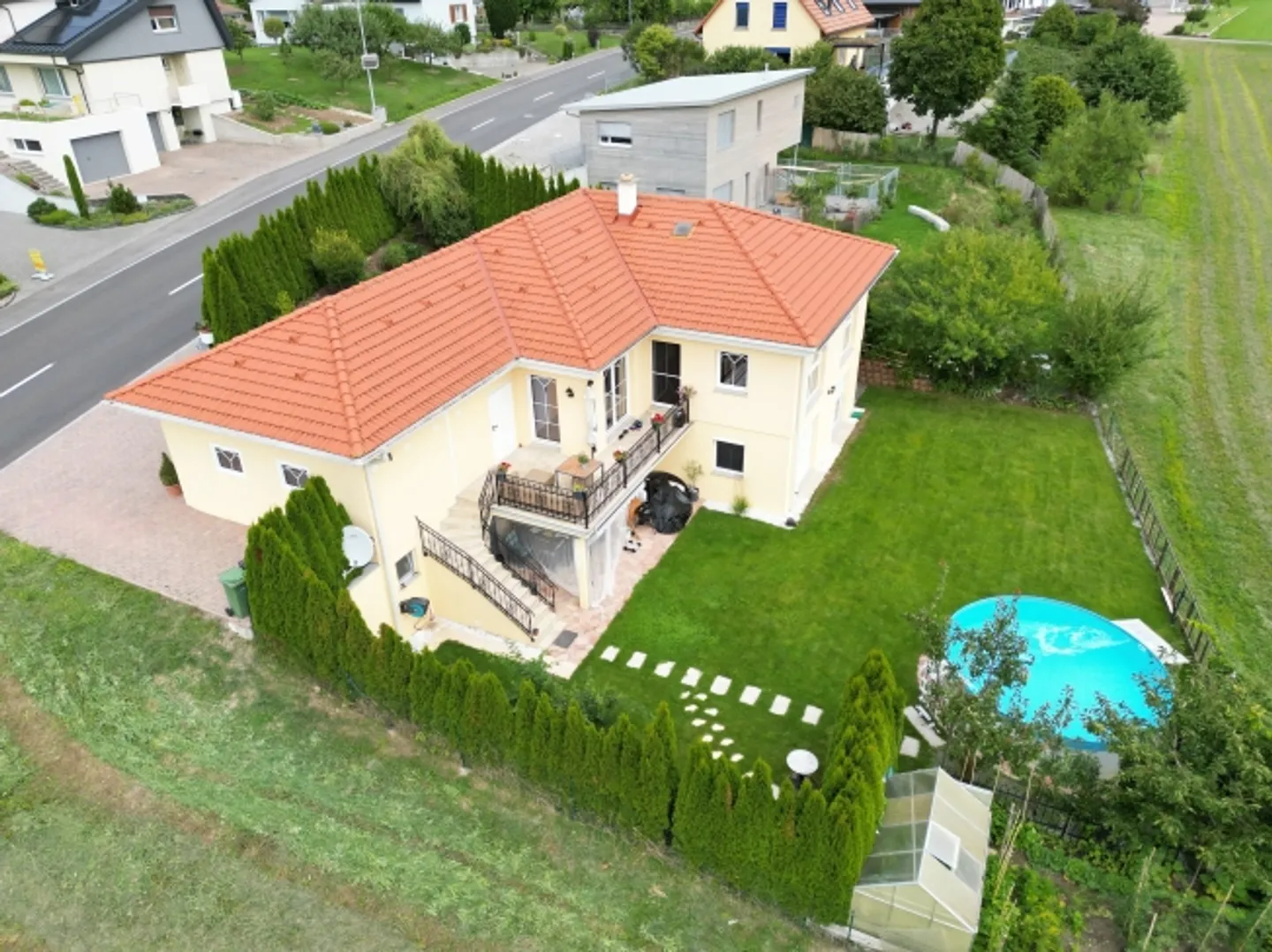 8.5-Room Single-Family Home with Pool and Scenic View in Stüsslingen - Photo 2 of 13