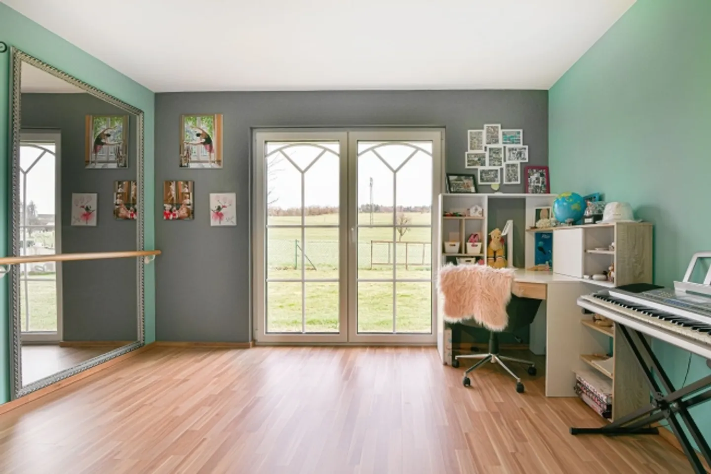 8.5-Room Single-Family Home with Pool and Scenic View in Stüsslingen - Photo 8 of 13