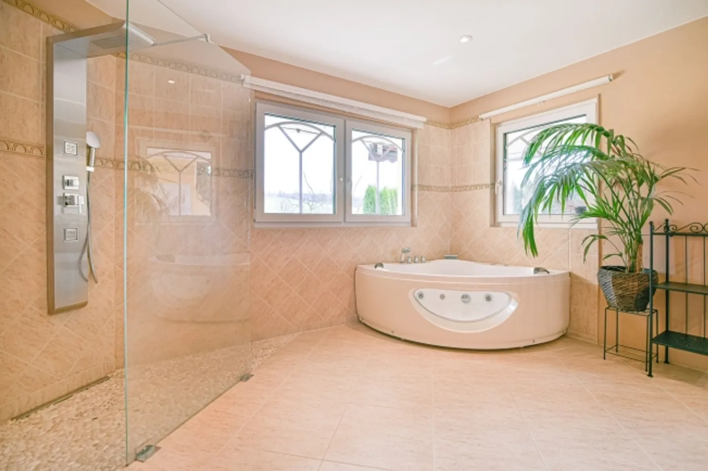 8.5-Room Single-Family Home with Pool and Scenic View in Stüsslingen - Photo 11 of 13