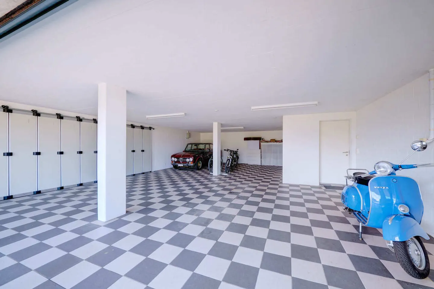 Exclusive living in a sun-drenched location - Photo 10 of 13