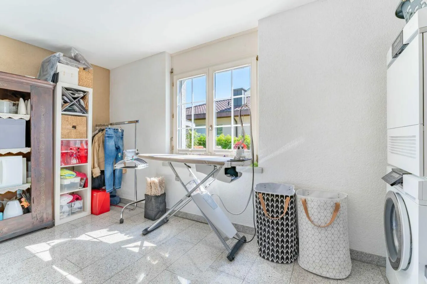 Herrschaftlechs Landhuus in una posizione di quartiere soleggiata - Foto 8 di 12