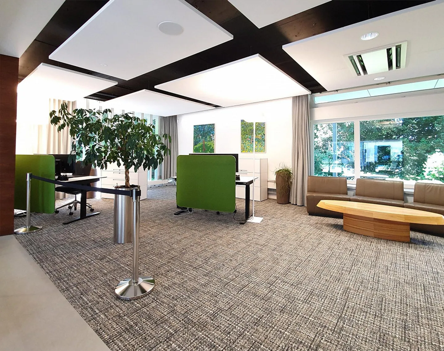 First-class office/practice/sales spaces in the center and train station - Photo 2 of 13