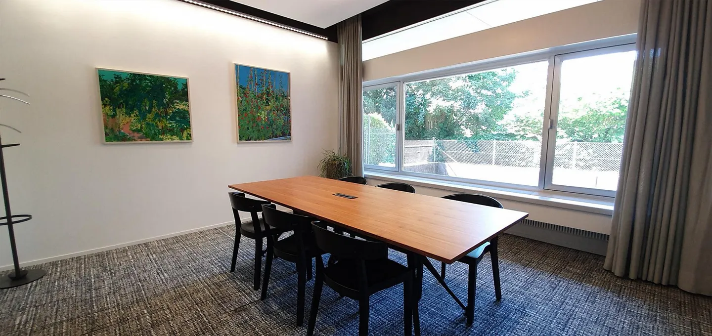 First-class office/practice/sales spaces in the center and train station - Photo 3 of 13