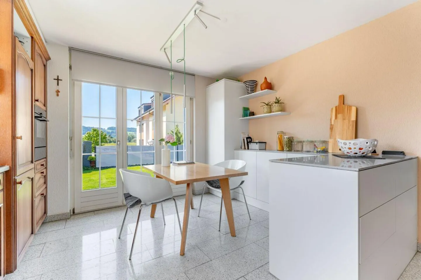 Herrschaftlechs Landhuus in una posizione di quartiere soleggiata - Foto 7 di 12