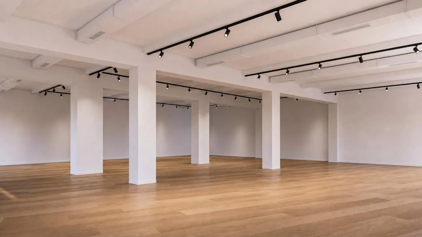 Prime Commercial Location - 216m2 - Photo 2 of 7