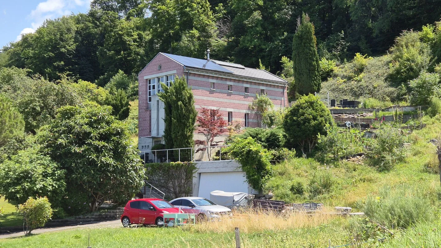 Architect-designed villa with 4.5 rooms at the exit of Bouveret - Photo 1 of 18
