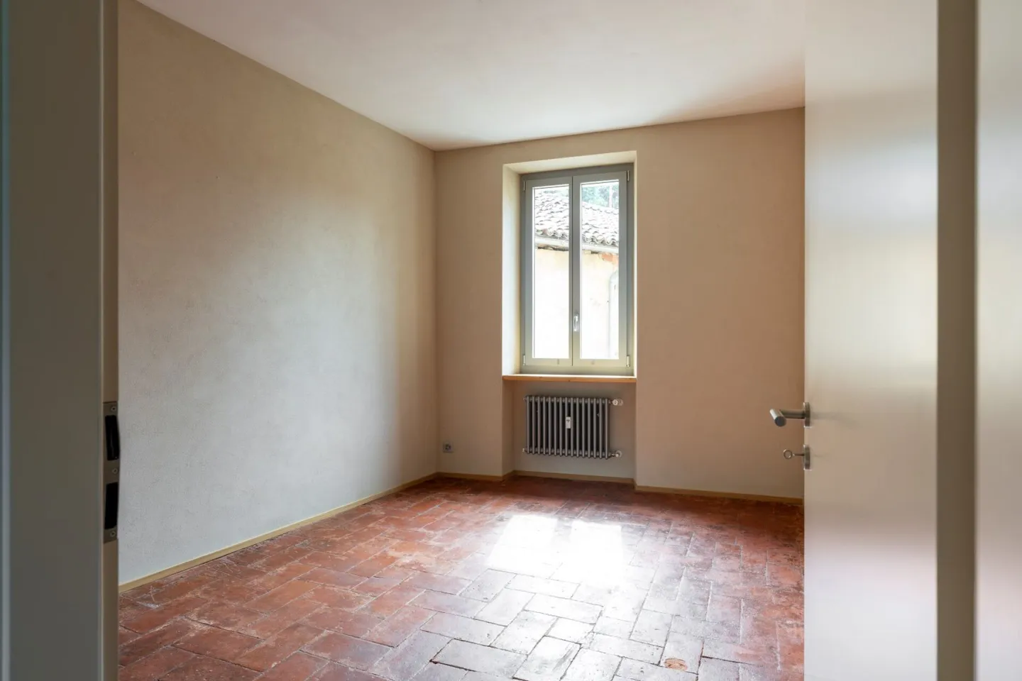 Appartamento ristrutturato ad Aranno - Foto 7 di 8