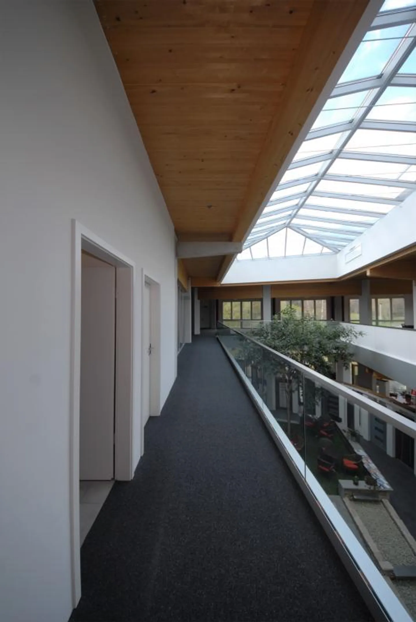 Uffici luminosi a partire da 40 m2 in un moderno edificio commerciale - Foto 3 di 19