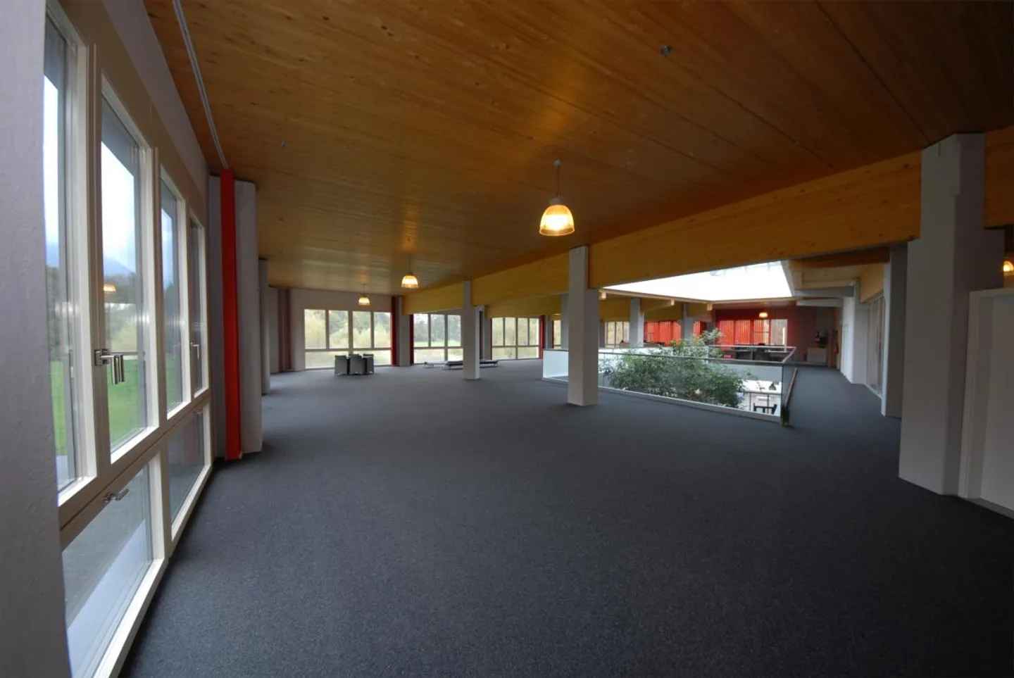Uffici luminosi a partire da 40 m2 in un moderno edificio commerciale - Foto 5 di 19