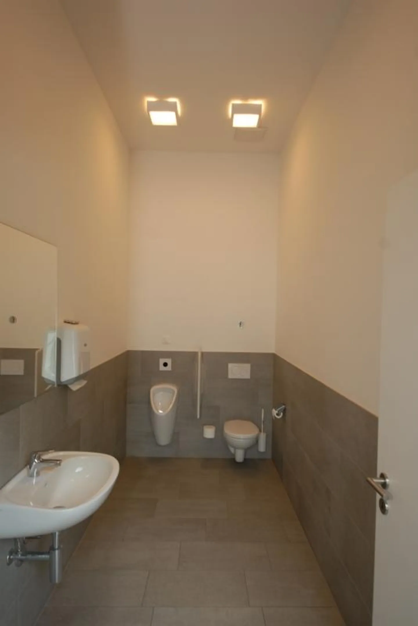 Uffici luminosi a partire da 40 m2 in un moderno edificio commerciale - Foto 17 di 19
