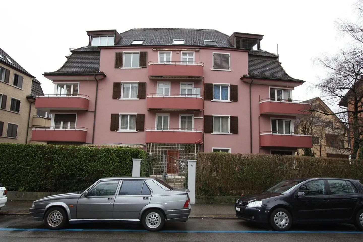 City Life and Tranquility Combined: Attractive 2.5-Room Apartment with Balcony in 8003 Zurich - Photo 1 of 7