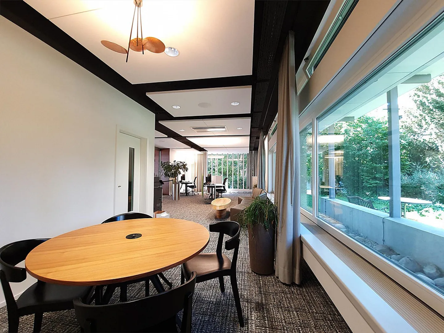 First-class office/practice/sales spaces in the center and train station - Photo 5 of 13