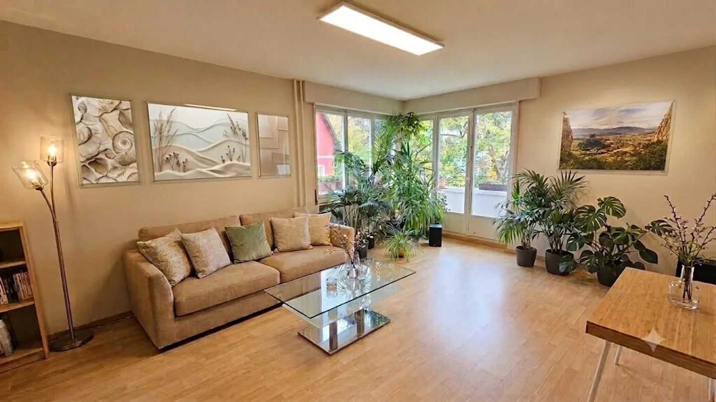 City Life and Tranquility Combined: Attractive 2.5-Room Apartment with Balcony in 8003 Zurich - Photo 2 of 7