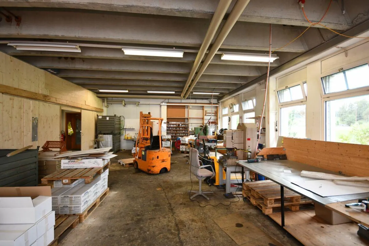 Spazio commerciale in una buona posizione - Foto 8 di 10