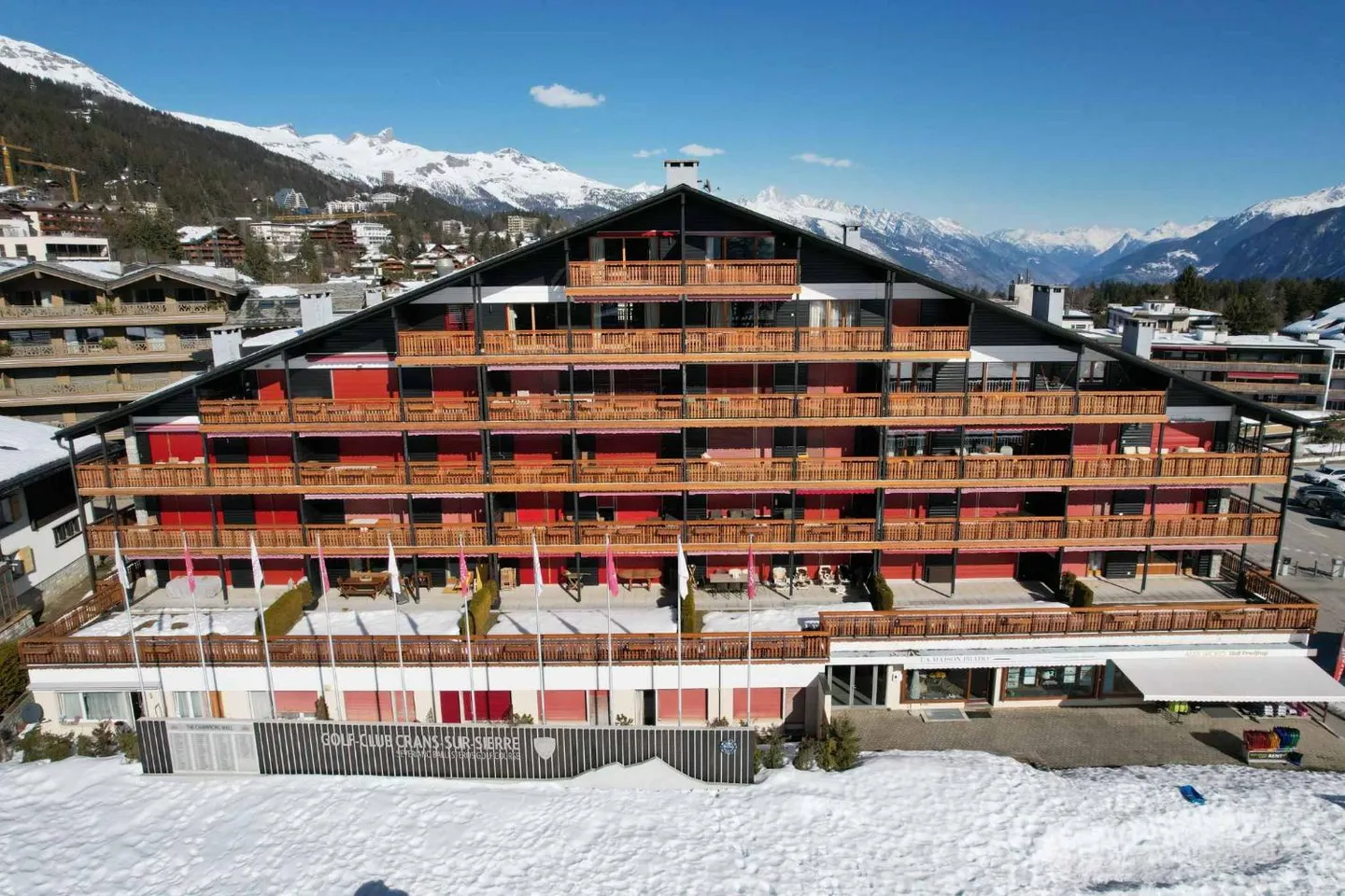 Posizione straordinaria - 4,5 camere con vista mozzafiato sul golf e studio indipendente - Foto 1 di 11