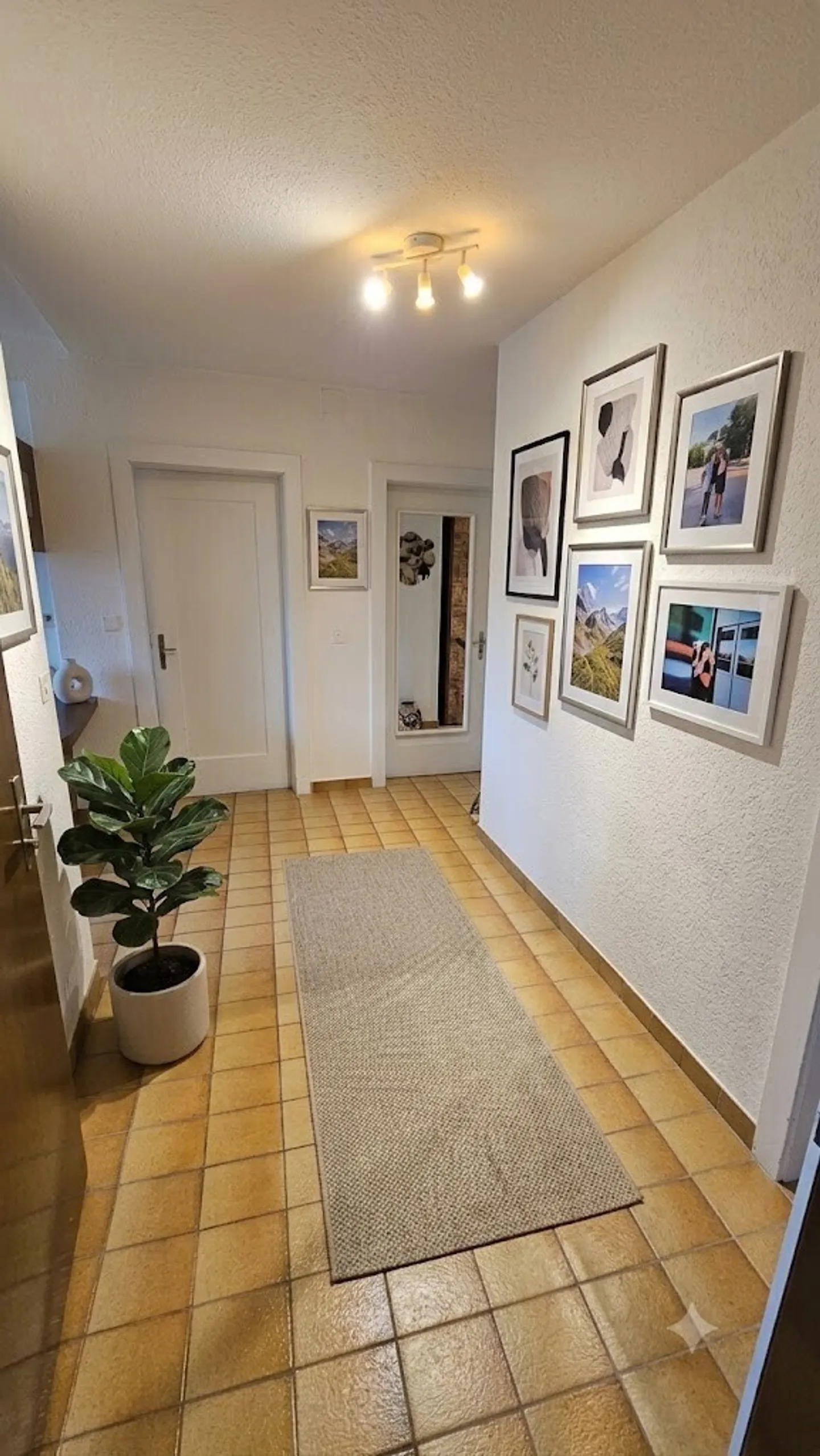 City Life and Tranquility Combined: Attractive 2.5-Room Apartment with Balcony in 8003 Zurich - Photo 4 of 7