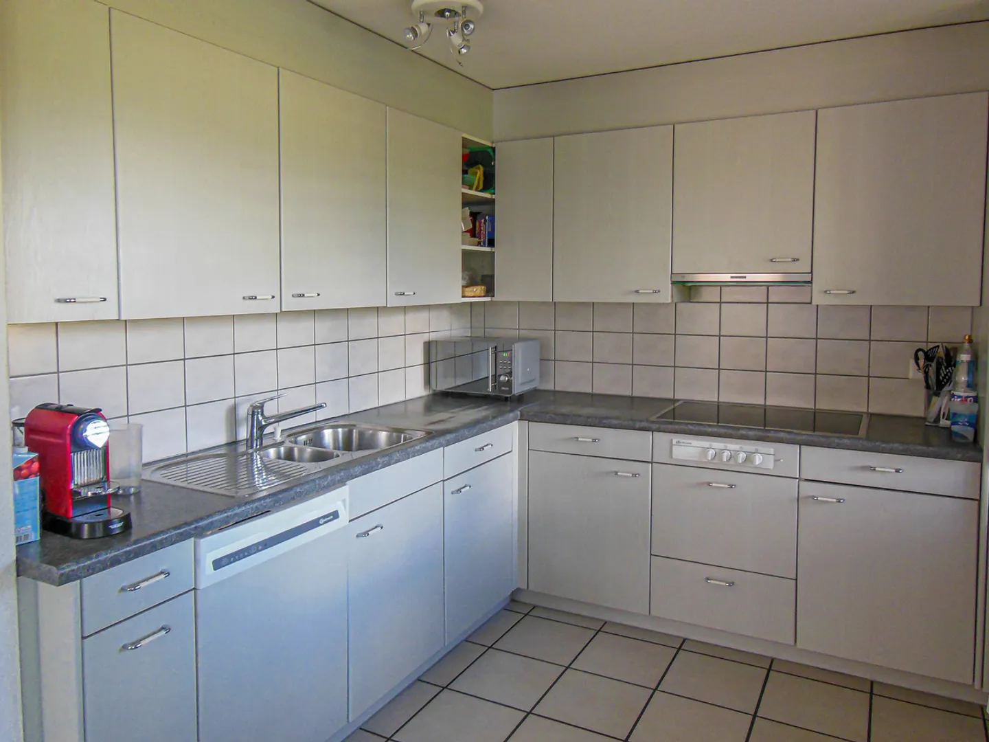 Casa residenziale con fienile in posizione idilliaca - Foto 4 di 14