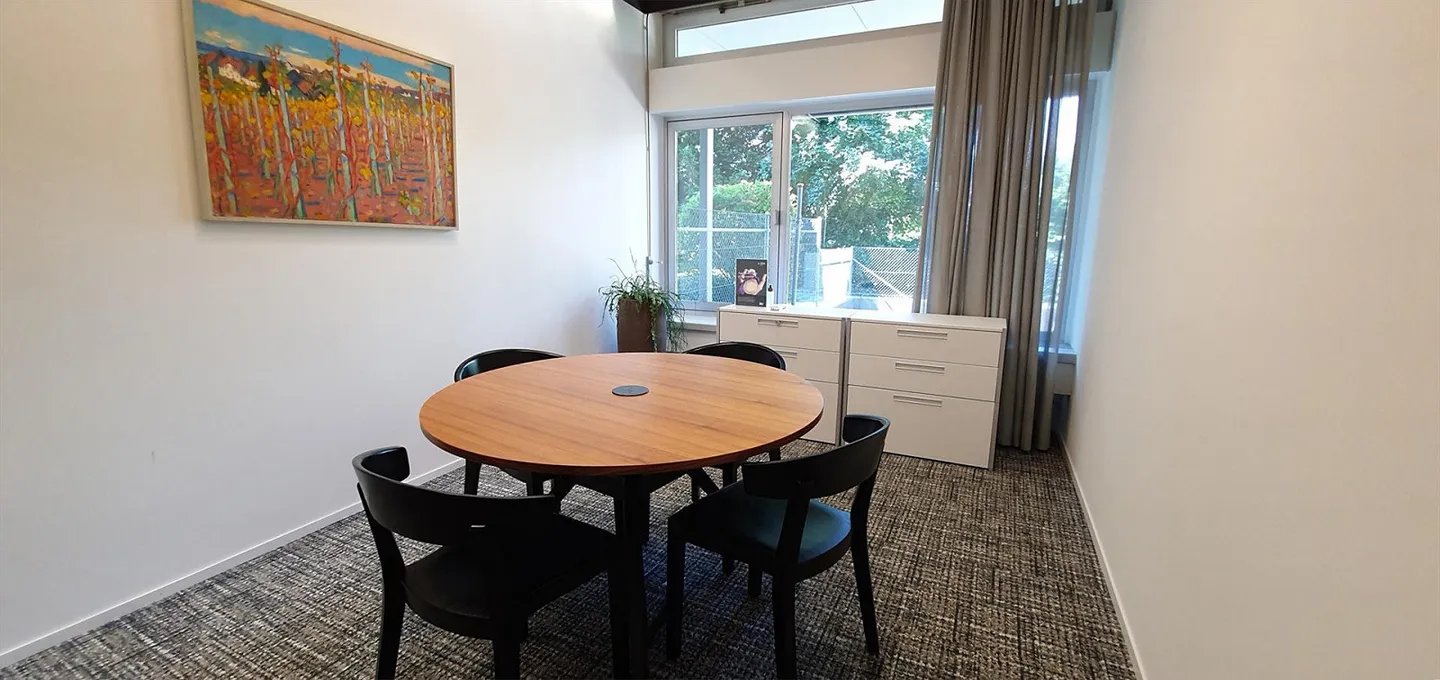 First-class office/practice/sales spaces in the center and train station - Photo 8 of 13