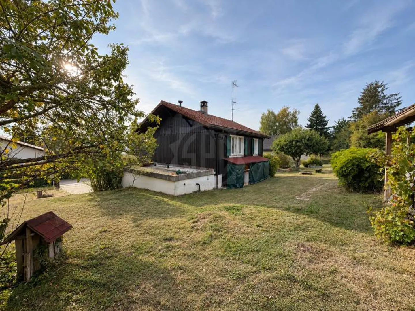 Charming House with Lake View - Photo 3 of 10