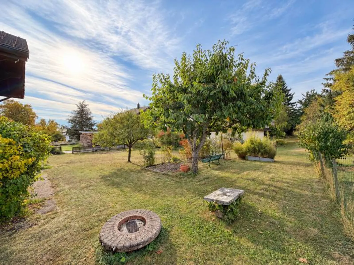 Charming House with Lake View - Photo 4 of 10