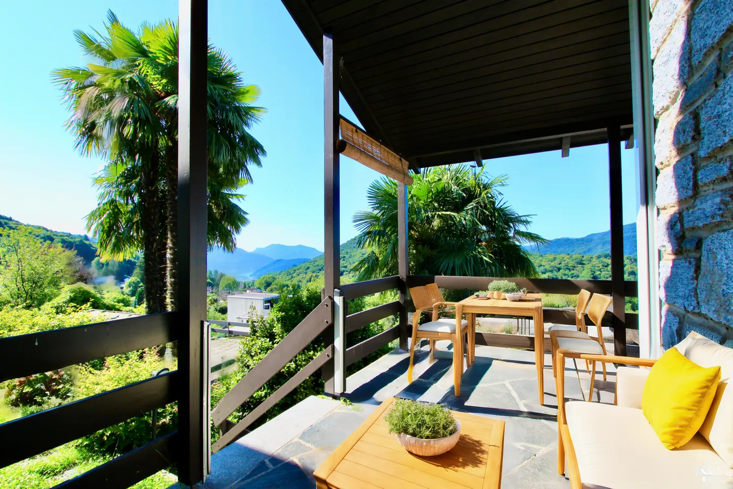 Bella casa con due appartamenti e grande giardino - Foto 1 di 14