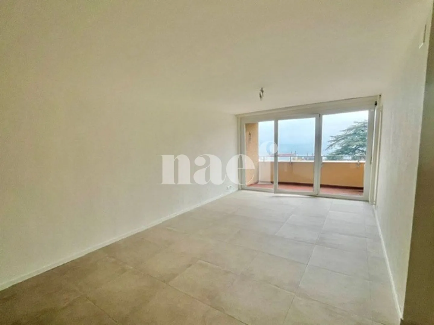 Bellissimo appartamento ristrutturato con balcone - Foto 1 di 7