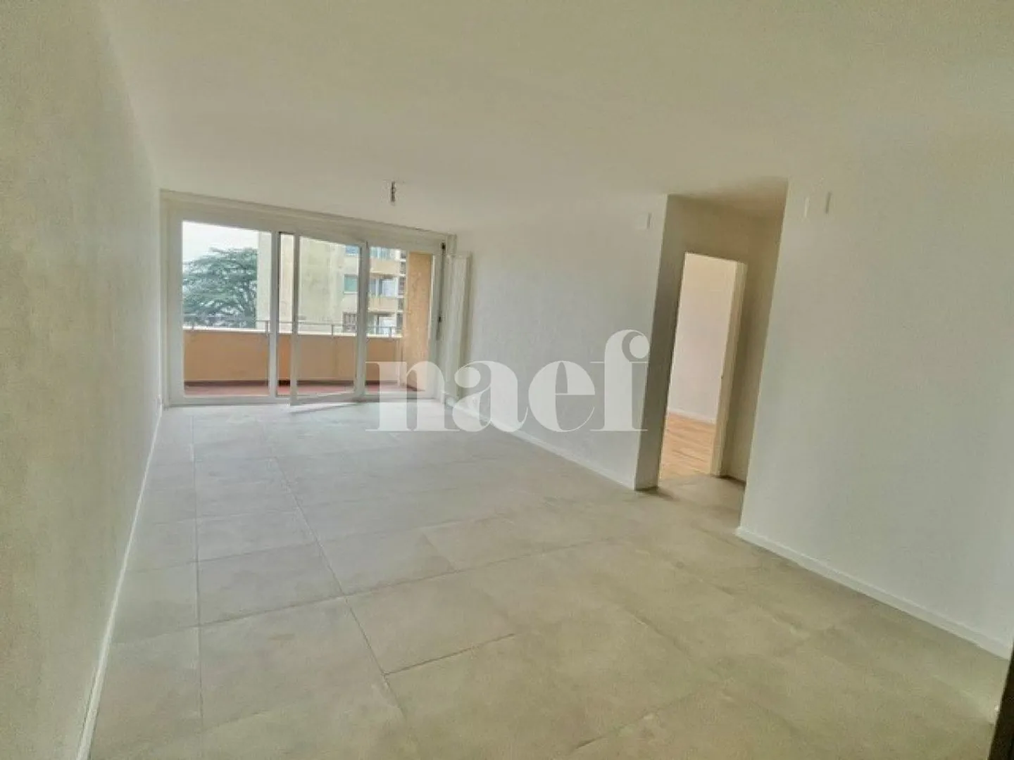 Bellissimo appartamento ristrutturato con balcone - Foto 2 di 7