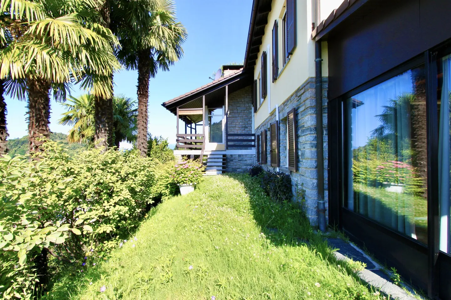 Bella casa con due appartamenti e grande giardino - Foto 4 di 14