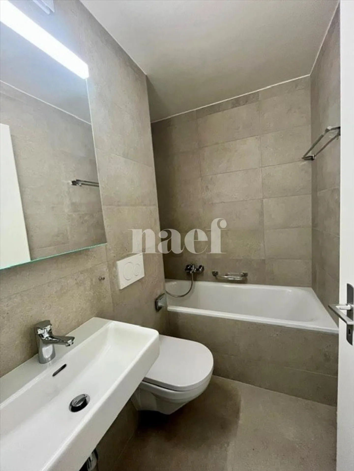 Bellissimo appartamento ristrutturato con balcone - Foto 7 di 7