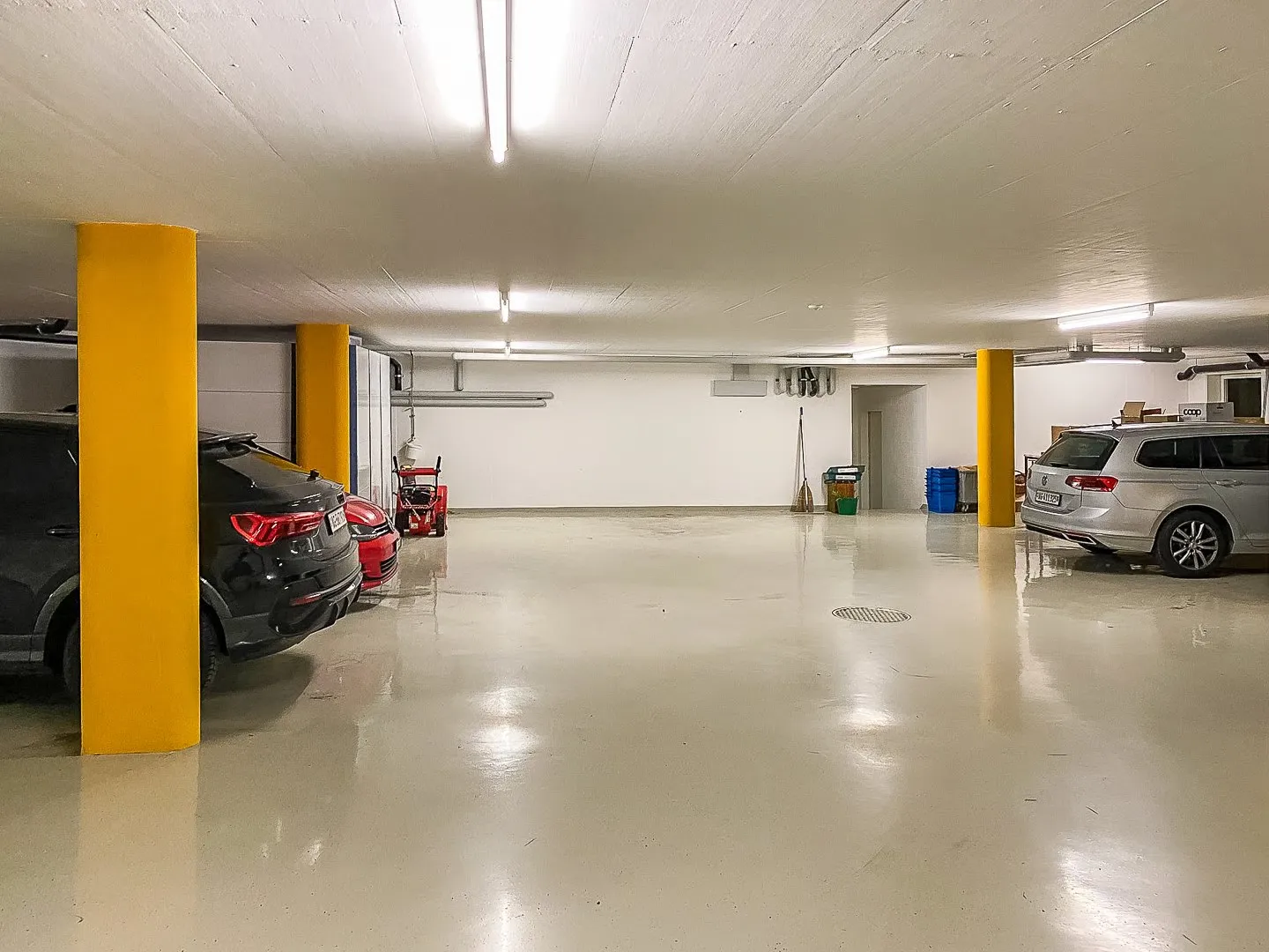 Stunning 4.5 Room Apartment with Beautiful Views and Plenty of Parking - Photo 14 of 14