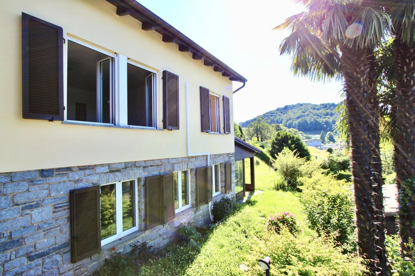 Bella casa con due appartamenti e grande giardino - Foto 12 di 14