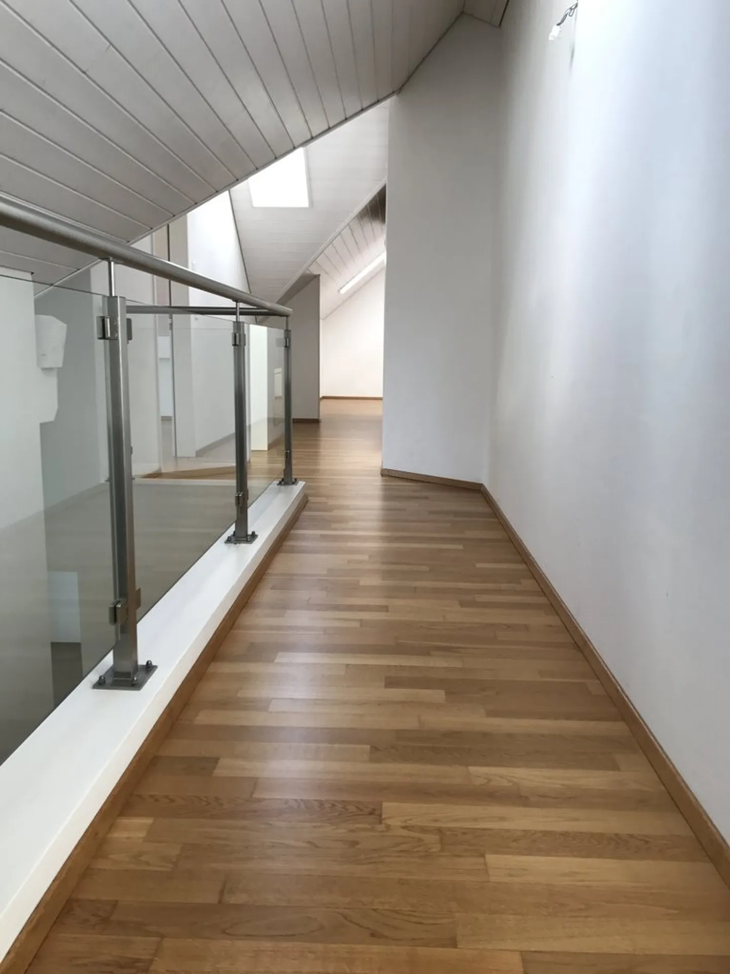 Grosszügige und helle 3.5 Zimmer-Wohnung zu vermieten - Foto 5 von 8