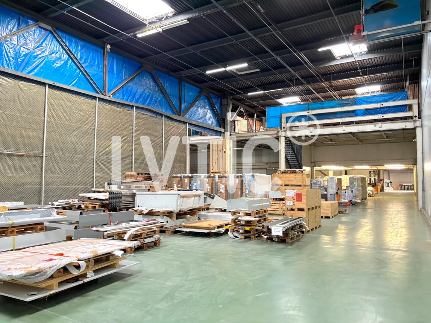 Deposito di 450 m2 in affitto a Tolochenaz - Foto 3 di 5