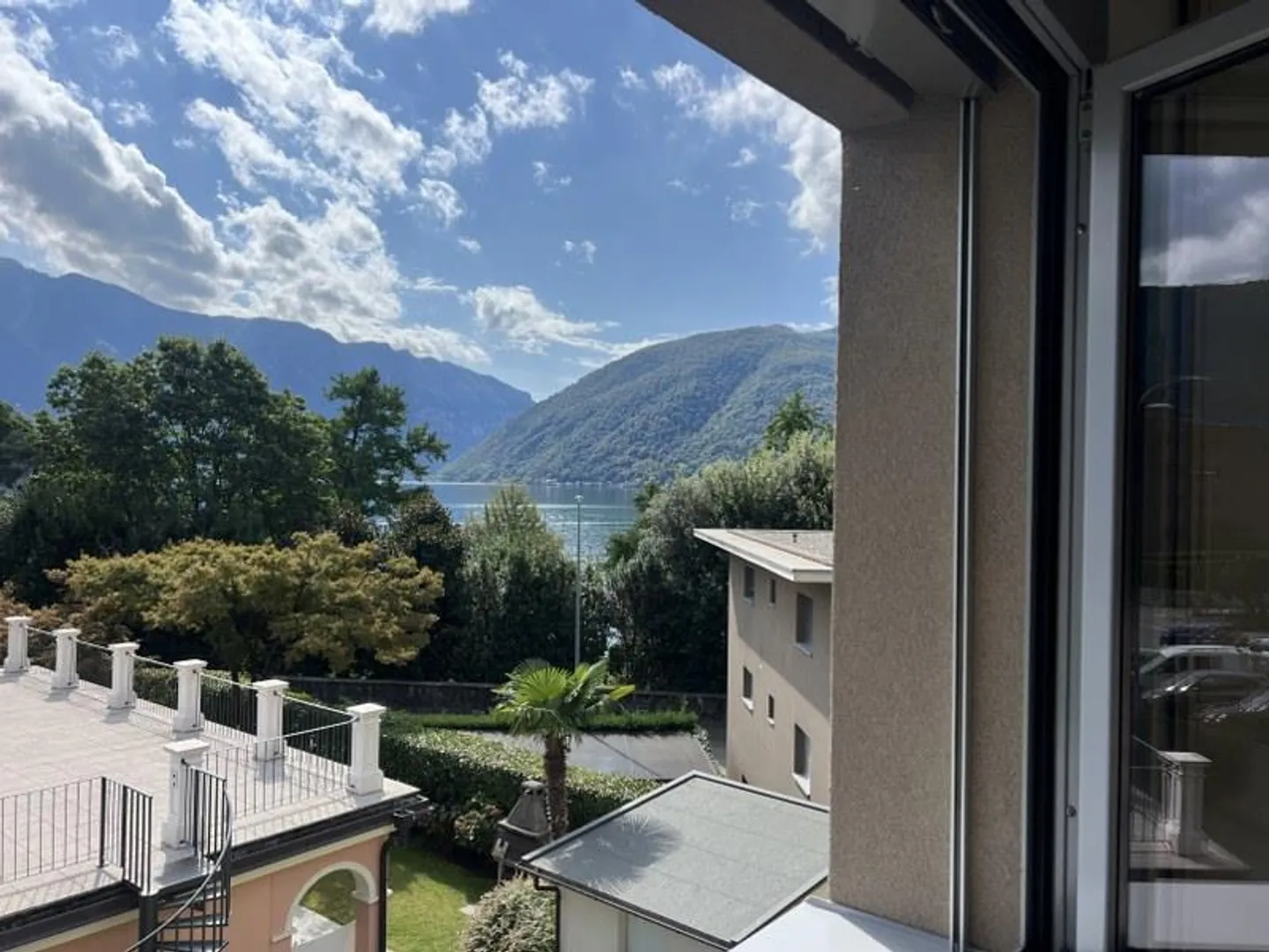 ESCLUSIVO ATTICO DI 4.5 LOCALI CON SPLENDIDA VISTA LAGO - Foto 1 di 13