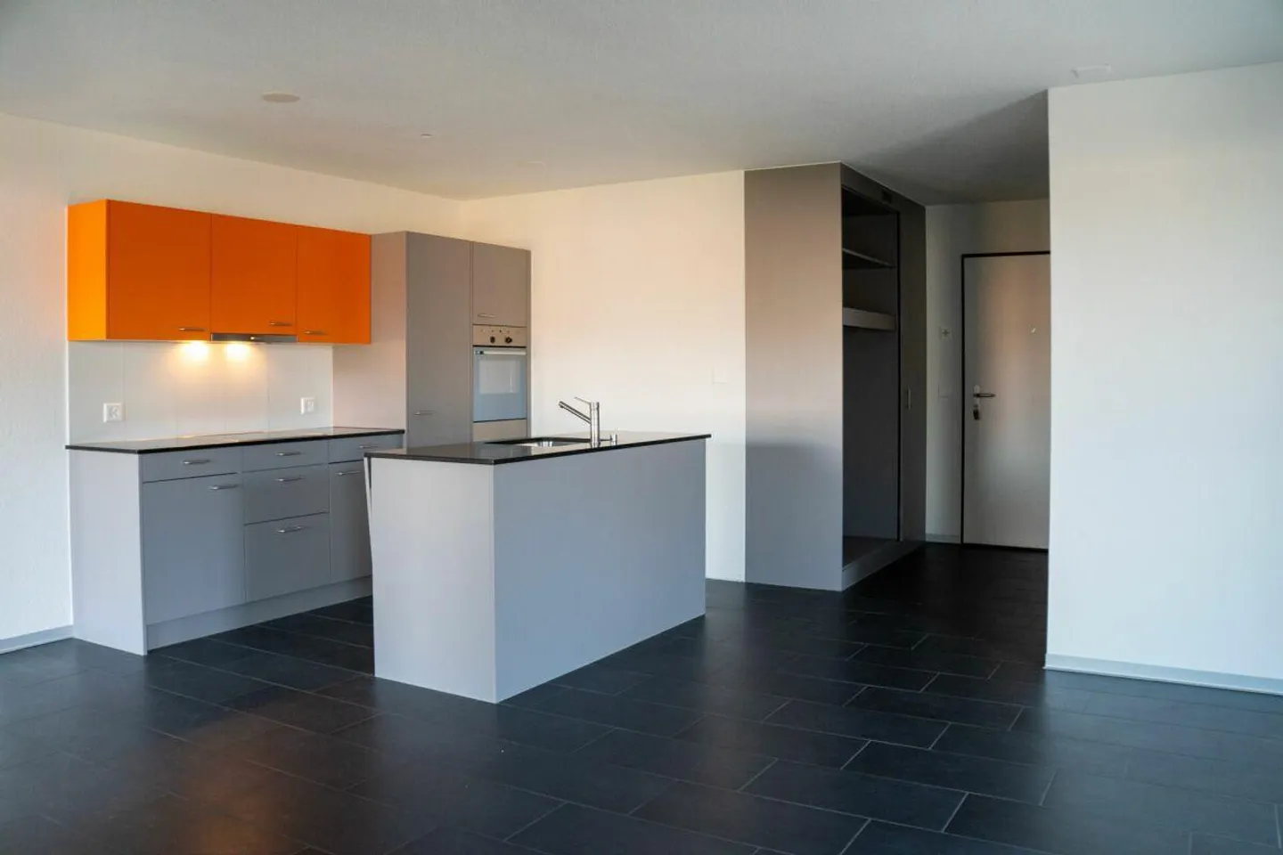 Moderne Wohnung mit Terrasse - Foto 3 von 12